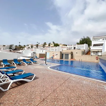 Island Village Apartment *