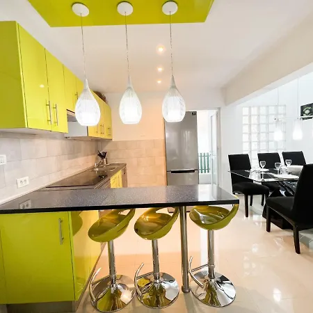 Island Village Apartment *